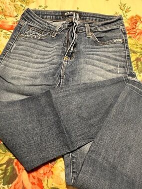 Just Black Women's Faded Blue Straight Jeans